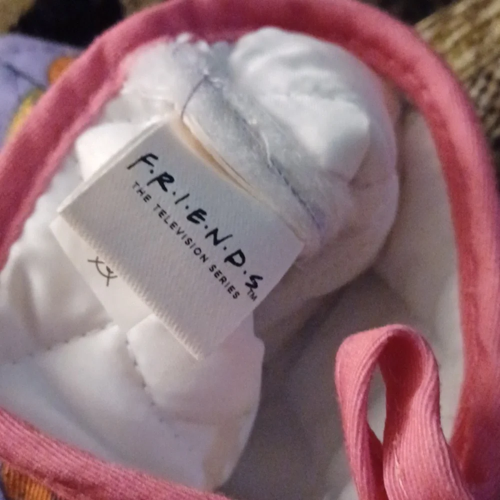 4/$60 FRIENDS Oven Mitts - Set Of 2 - Picture 3 of 4